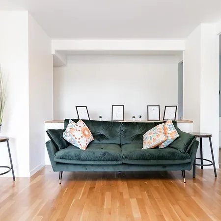Apartment Design 3 Bedrooms Appartment, Near Champs Elysees Nanterre
