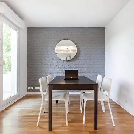 Apartment Design 3 Bedrooms Appartment, Near Champs Elysees