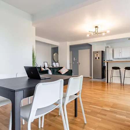 Design 3 Bedrooms Appartment, Near Champs Elysees Apartment *
